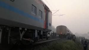 UP: प्रयागराज में दो हिस्सों में बंटी गंगा गोमती एक्सप्रेस, कपलिंग टूटने से हुआ हादसा, बाल-बाल बचे यात्री UP: प्रयागराज में दो हिस्सों में बंटी गंगा गोमती एक्सप्रेस, कपलिंग टूटने से हुआ हादसा, बाल-बाल बचे यात्री