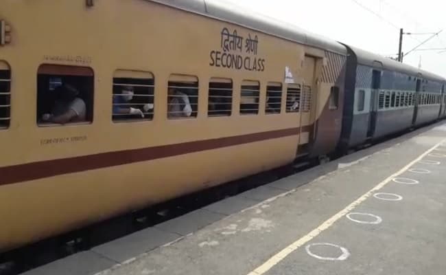 Shramik Special Train Bihar Updates : सूरत से श्रमिक स्पेशल ट्रेन से गया पहुंचे करीब 1200 यात्री, कोटा में फंसे छात्रों को लेकर सीवान पहुंची ट्रेन