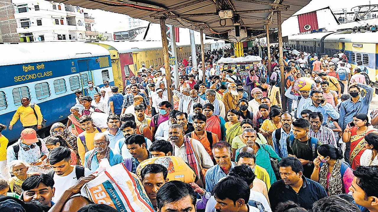 Chhath Puja Special Train में वेटिंग, प्रदेश लौटने की राह आसान नहीं, अब तत्काल टिकट के भरोसे यात्री