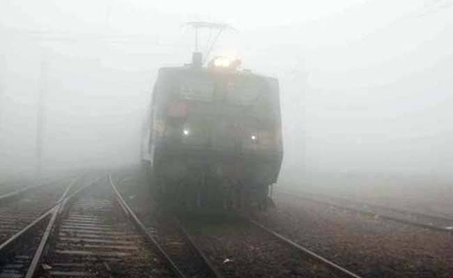 उत्तर बिहार में कोहरे को लेकर रेलवे हुआ अलर्ट,
ट्रेन आने पर पटरी पर फूटेंगे डेटोनेटर