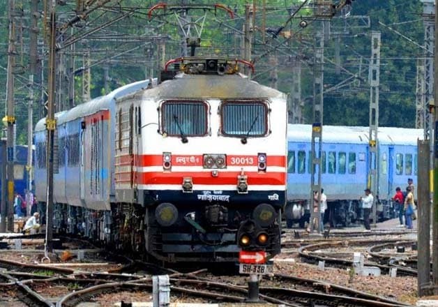 आज आयेंगे 118 ट्रेनों से 1.95 लाख प्रवासी
