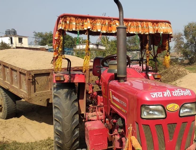 कोयला लदा एक व बालू लदा तीन ट्रैक्टर जब्त, दो गिरफ्तार कोयला लदा एक व बालू लदा तीन ट्रैक्टर जब्त, दो गिरफ्तार