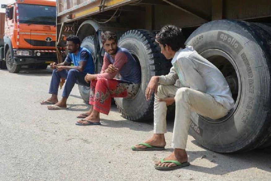 15 जनवरी की आधी रात से थम जायेंगे ट्रकों के पहिये, ओनर्स जायेंगे हड़ताल पर 15 जनवरी की आधी रात से थम जायेंगे ट्रकों के पहिये, ओनर्स जायेंगे हड़ताल पर