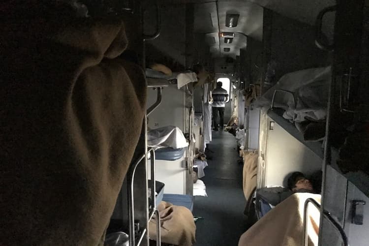 Taarak Mehta Ka Ooltah Chashmah : 'पुरानी सोनू' का लेटेस्ट बोल्ड फोटोशूट वायरल, व्हाइट शार्ट ड्रेस में देख फैंस बोले- खूबसूरत परी, चांद सा...