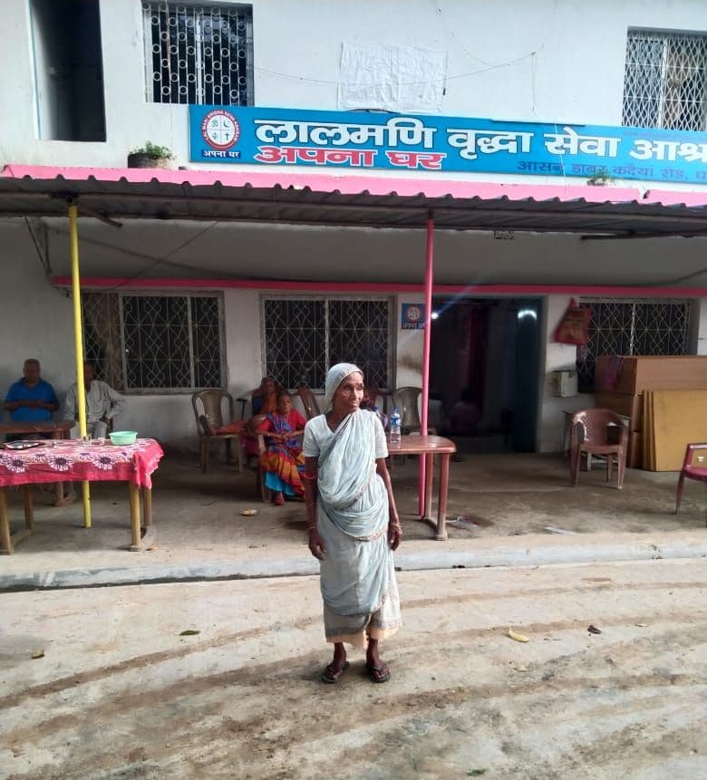 झारखंड में बेटे की प्रताड़ना से तंग 78 वर्षीया बुजुर्ग मां पहुंची वृद्धाश्रम, ये है पीड़ा