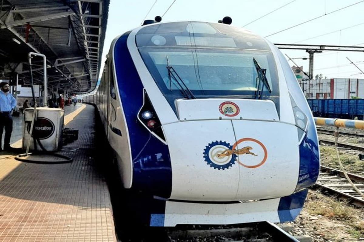 वंदे भारत ट्रेन भी हुई लेट! रेलवे ने बताई ये वजह