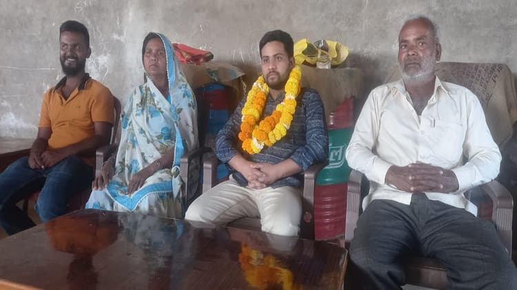 Ukraine Russia Crisis: यूक्रेन से झारखंड लौटे MBBS स्टूडेंट अशरफ ने परिजनों को सुनायी दर्दभरी दास्तां