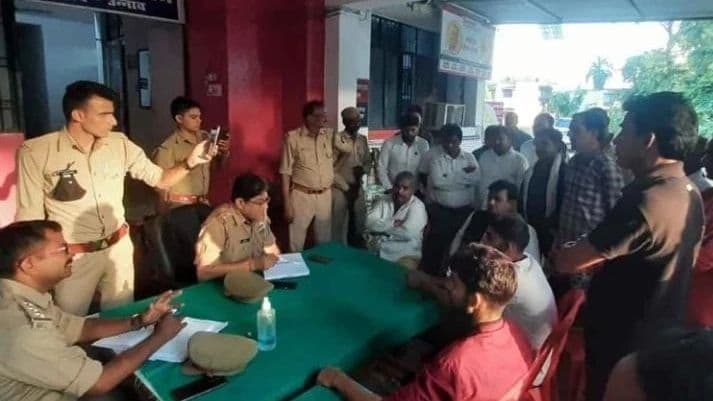 Unnao News : उन्नाव में युवती का अपहरण, घर में तोड़फोड़, 6 पर मुकदमा दर्ज