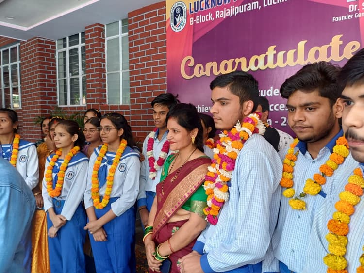 यूपी बोर्ड के 10वीं में 89.78 प्रतिशत परीक्षार्थी सफल, छात्राओं ने मारी बाजी, पिछले एक दशक का रिकॉर्ड टूटा