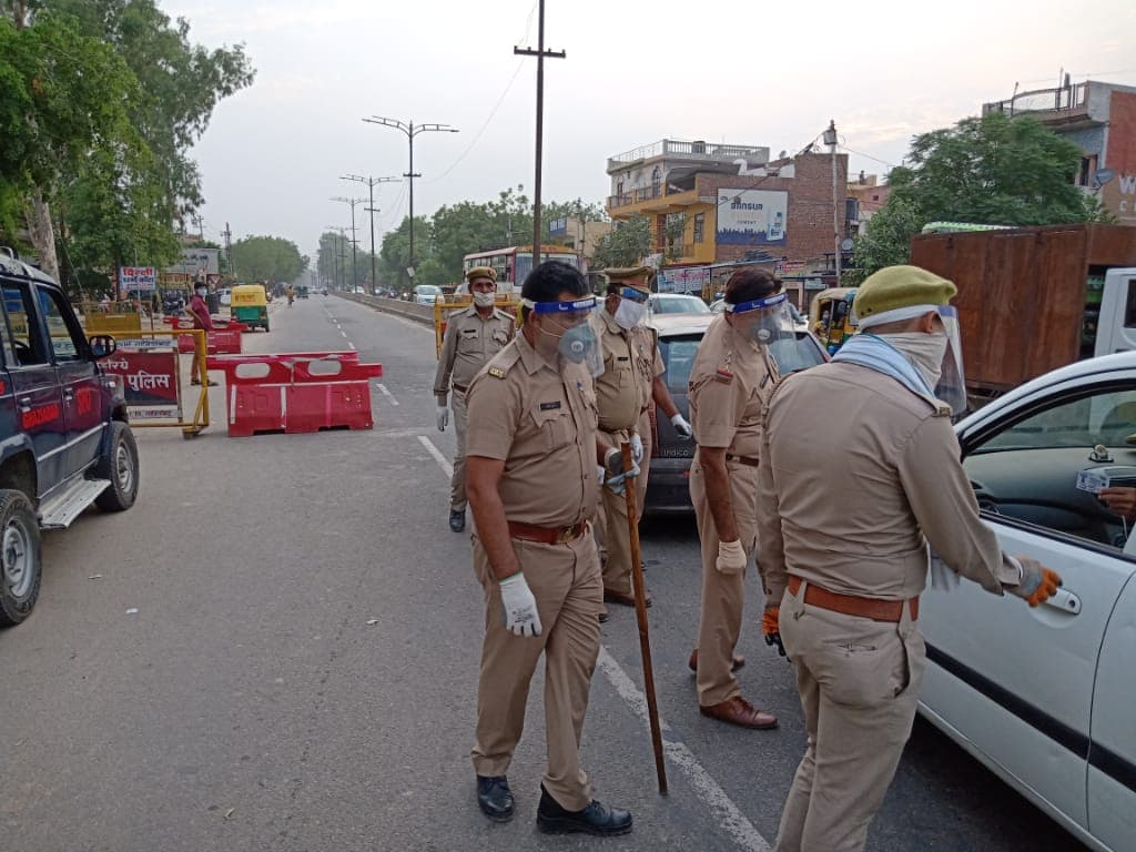 नोएडा-दिल्ली बॉर्डर पर बढ़ी सख्ती, जानिए अब किन्हें मिलेगी जानें की इजाजत