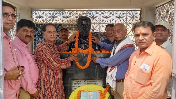 खरसावां में गूंजा बंदे उत्कल जननी, अपनी भाषा और संस्कृति को जन-जन तक पहुंचाने का लिया संकल्प