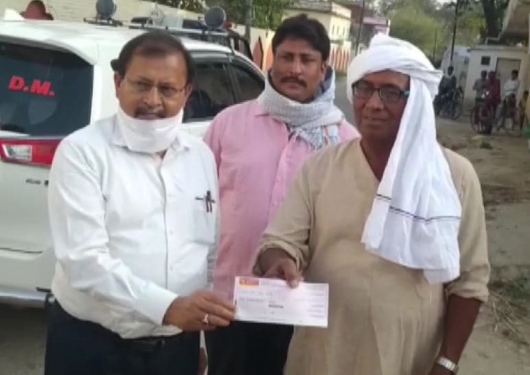 पिता की अंत्येष्टी के पैसों को किसान बेटों ने सीएम फंड में किया दान, पेश की मिसाल