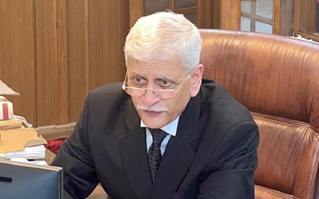 CJI यूयू ललित का आखिरी दिन, EWS कोटा समेत इन छह अहम मुद्दों पर सुना सकते है फैसला, जानिए कैसा रहा सफर? CJI यूयू ललित का आखिरी दिन, EWS कोटा समेत इन छह अहम मुद्दों पर सुना सकते है फैसला, जानिए कैसा रहा सफर?
