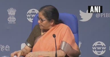 कोरोना से जंग: एक लाख 70 हजार करोड़ का आर्थिक पैकेज, लॉकडाउन के बीच वित्तमंत्री सीतारमण का ऐलान