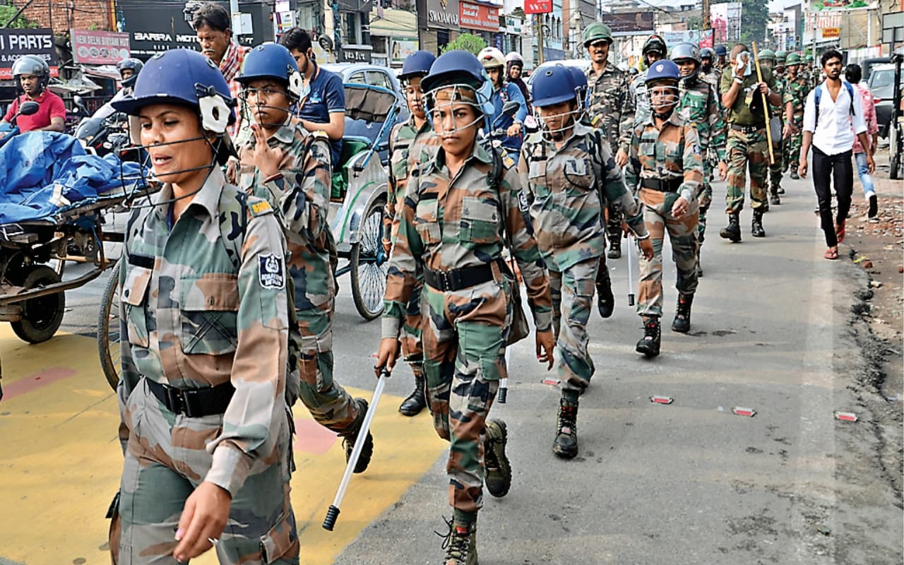 राजधानी रांची के सर्जना चौक से राजेंद्र चौक तक 10 बजे से वाहनों की नो एंट्री, पुलिसकर्मी तैनात