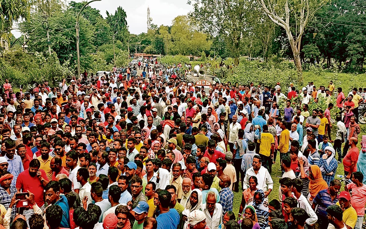 धनबाद में जमीन खाली करने का नोटिस मिलने पर शहरवासियों में उबाल, बंद रहा सिंदरी बाजार