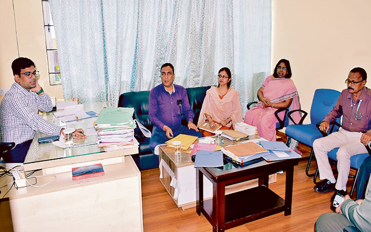 जांच करने बीबीएमकेयू पहुंची शिक्षा विभाग की टीम, फाइलें जब्त कर ले गयी