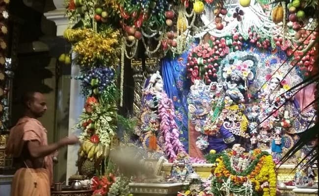 वृंदावन इस्कॉन मंदिर प्रशासन का कोरोना को लेकर विदेशी श्रद्धालुओं से निवेदन, अभी दो महीने तक न आयें मंदिर