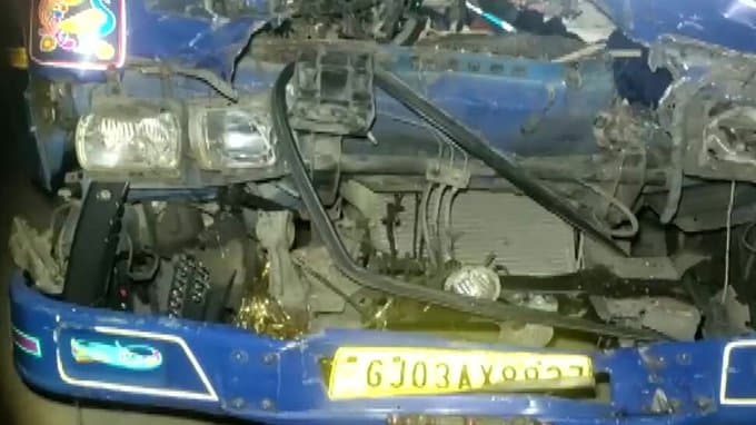 Vadodara Road Accident: गुजरात के वडोदरा में रफ्तार का कहर, ट्रक-ट्राले की टक्कर में 11 की मौत, 16 जख्मी, सभी मंदिर दर्शन के लिए जा रहे थे Vadodara Road Accident: गुजरात के वडोदरा में रफ्तार का कहर, ट्रक-ट्राले की टक्कर में 11 की मौत, 16 जख्मी, सभी मंदिर दर्शन के लिए जा रहे थे