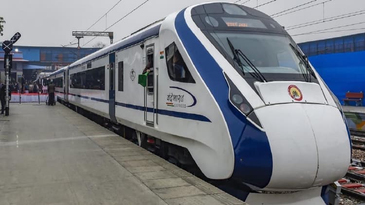 PM Modi In Himachal: पीएम मोदी ने ऊना में वंदे भारत एक्सप्रेस को दिखायी हरी झंडी, जानिए ट्रेन का शेड्यूल