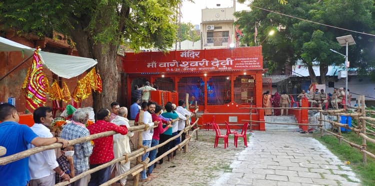 मां कात्यायनी और स्कंदमाता की पूजा एक ही दिन, वाराणसी में भक्तों की जयकारे से गूंजे मंदिर