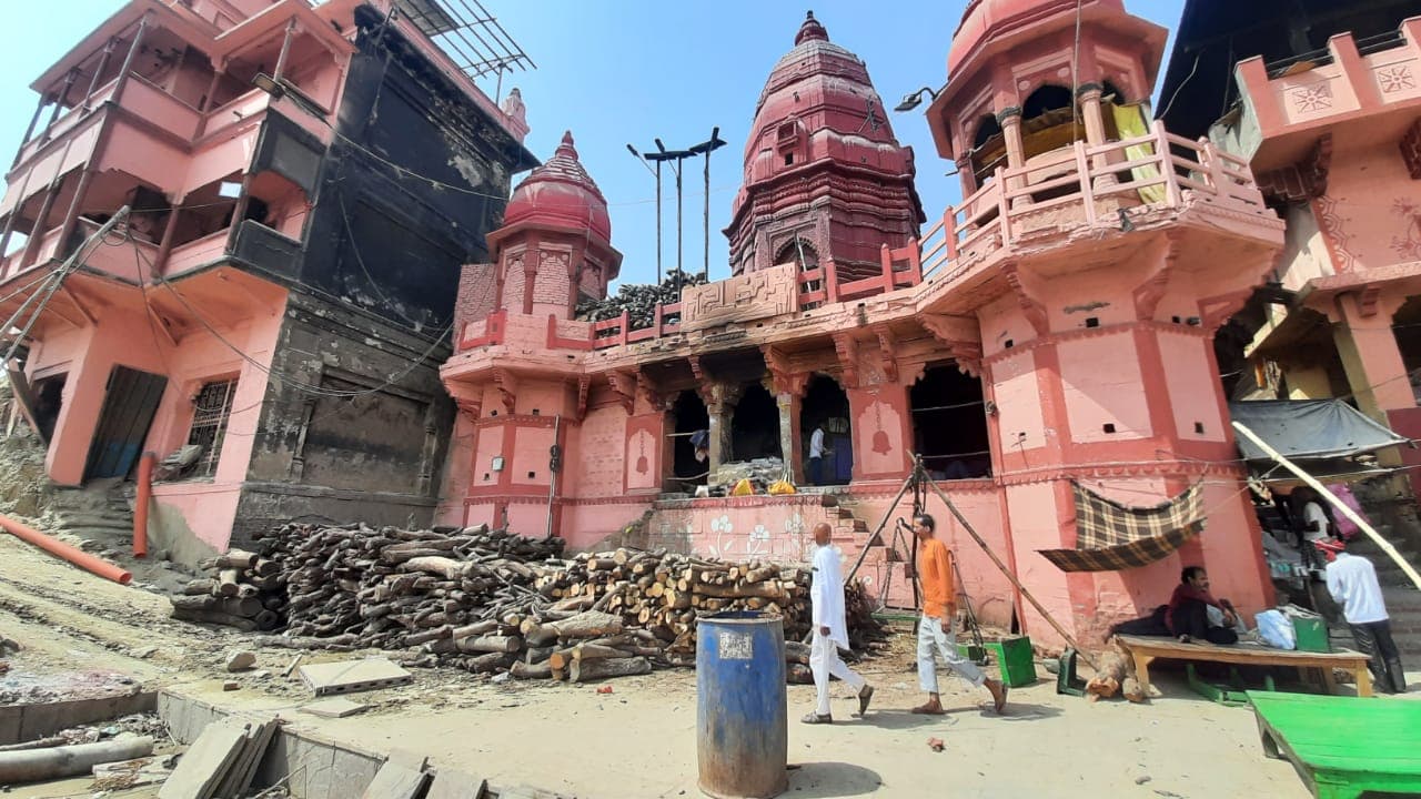Varanasi News: काशी में 365 साल पुरानी परंपरा पर लकड़ी व्यापारियों का अवैध ‘कब्जा’, जानें क्या है मामला? Varanasi News: काशी में 365 साल पुरानी परंपरा पर लकड़ी व्यापारियों का अवैध ‘कब्जा’, जानें क्या है मामला?