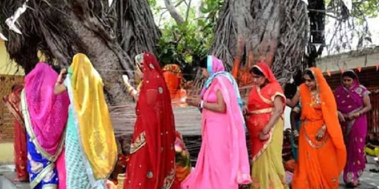 Vat Savitri Vrat 2022: वट सावित्री व्रत 2022 डेट और महत्व के साथ जानें वह सब कुछ जो आपको जानना जरूरी है