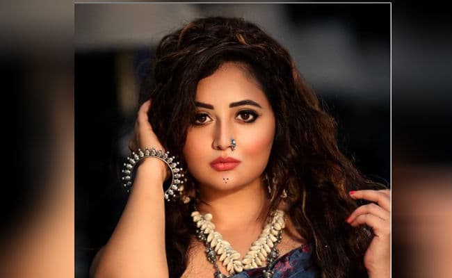 इस बोल्ड फोटो की वजह से खबरों में छाई हुई हैं रश्मि देसाई, इस लुक में दिखीं बेहद हॉट