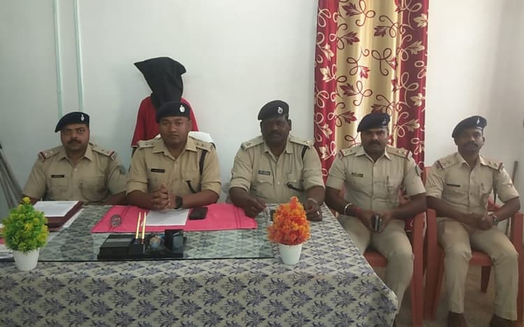 नई प्रेमिका से रिश्ता ना टूटे इसलिए पूर्व प्रेमिका की गला रेतकर हत्या, चार दिन बाद पहाड़ से मिला शव