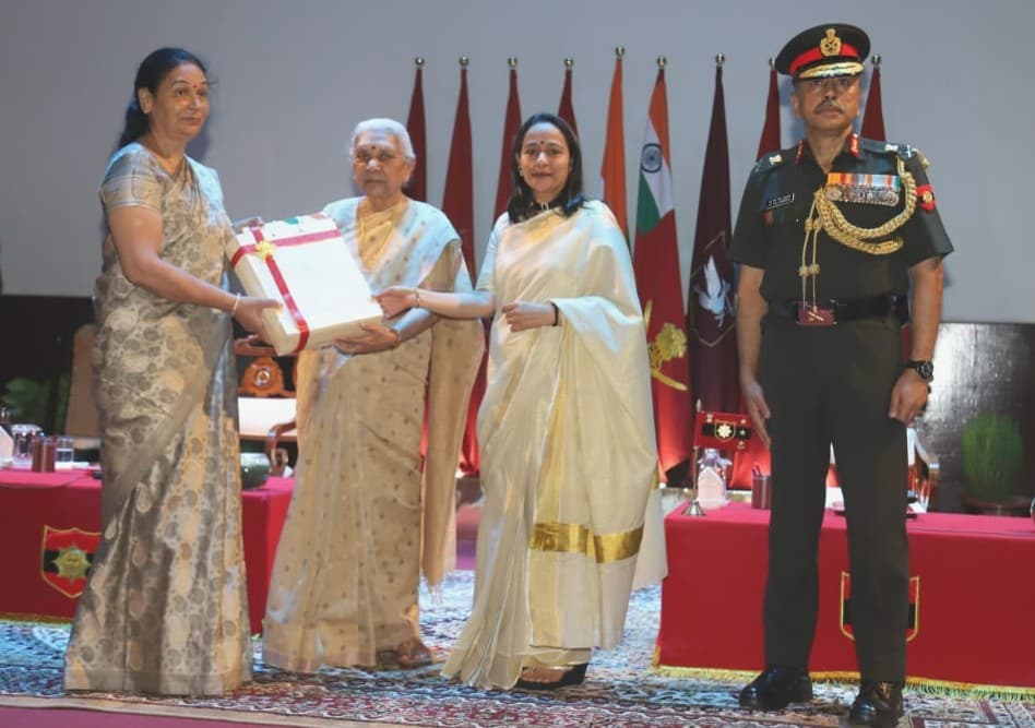 Army News: यूपी की वीर नारियों का हुआ सम्मान, राष्ट्र के प्रति बलिदान और निस्वार्थ सेवा का किया आभार व्यक्त
