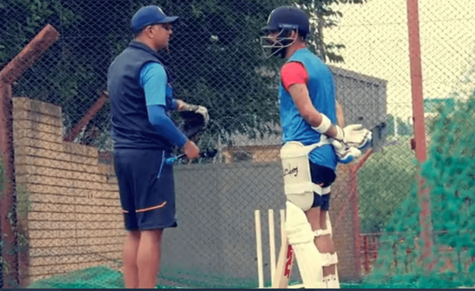 IND vs SA: राहुल द्रविड़ ने विराट कोहली को दिए बैटिंग टिप्स! कोच और कप्तान में दिखी गजब की बॉन्डिंग IND vs SA: राहुल द्रविड़ ने विराट कोहली को दिए बैटिंग टिप्स! कोच और कप्तान में दिखी गजब की बॉन्डिंग