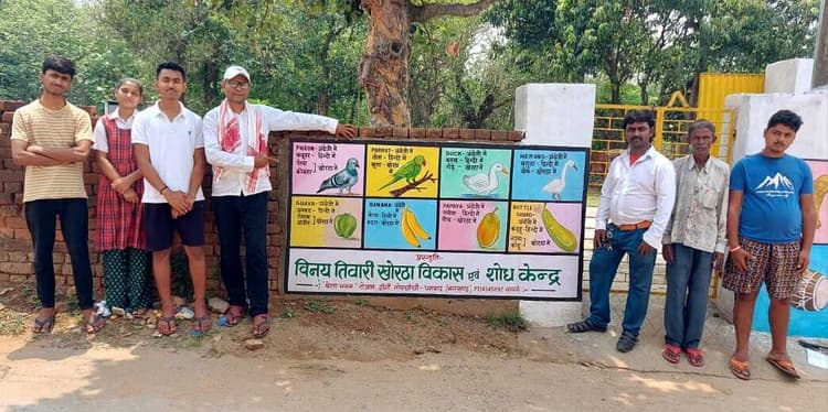 झारखंड : भित्तिचित्र के माध्यम से खोरठा भाषा को संरक्षित करने में लगे हैं गीतकार विनय तिवारी