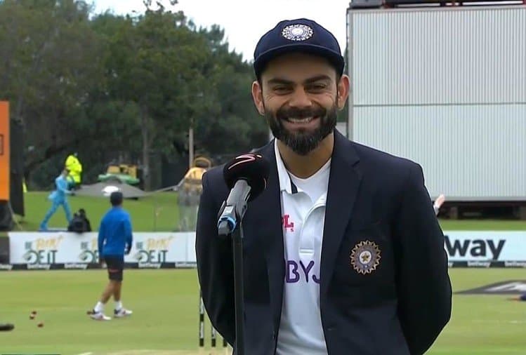 IND vs PAK: पाकिस्तान को रौंदने के बाद विराट कोहली ने हारिस राउफ को भेंट की अपनी जर्सी, देखें वीडियो IND vs PAK: पाकिस्तान को रौंदने के बाद विराट कोहली ने हारिस राउफ को भेंट की अपनी जर्सी, देखें वीडियो