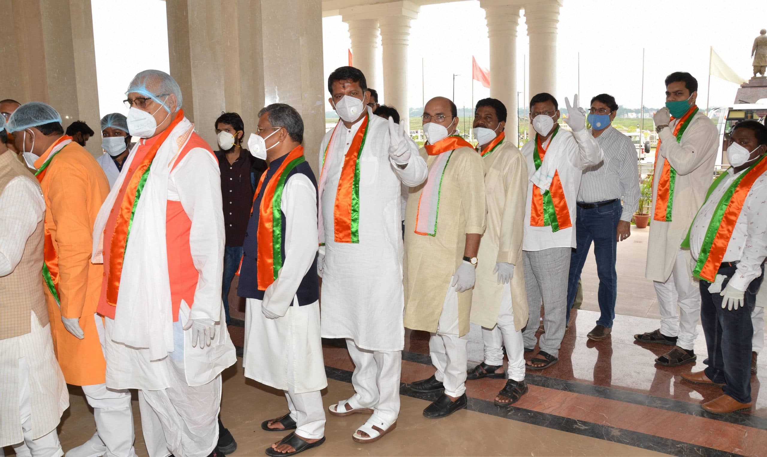 झारखंड में राज्यसभा की दो सीटों के लिए हो रही वोटिंग, झामुमो विधायक भूषण तिर्की ने डाला पहला वोट