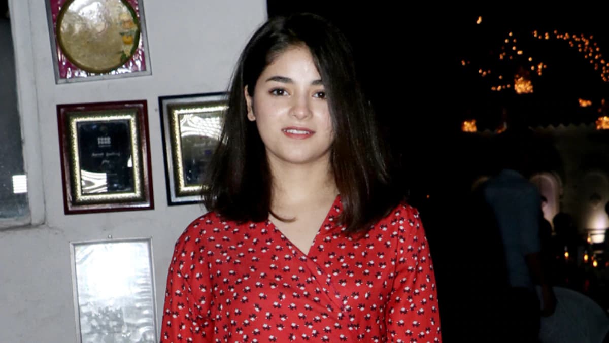 फिर सोशल मीडिया पर लौटीं जायरा वसीम, ट्रोल होने पर किया था अकाउंट डिलीट फिर सोशल मीडिया पर लौटीं जायरा वसीम, ट्रोल होने पर किया था अकाउंट डिलीट