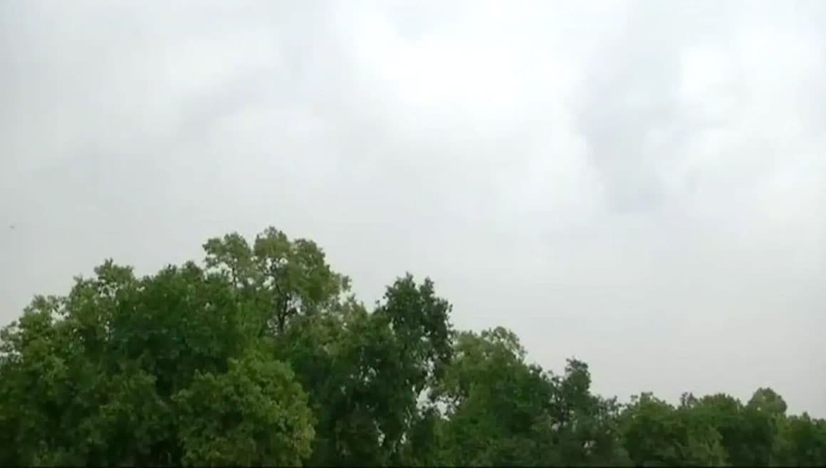 Jharkhand Weather Forecast : पश्चिमी विक्षोभ का असर, झारखंड के इन जिलों में बारिश के आसार, वज्रपात की भी आशंका, मौसम वैज्ञानिकों का ये है पूर्वानुमान