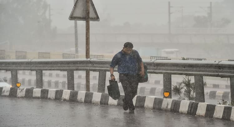 Weather Forecast Today : दिल्ली-एनसीआर में आज भी होगी बारिश, जानें कैसा रहेगा अन्य राज्यों का मौसम