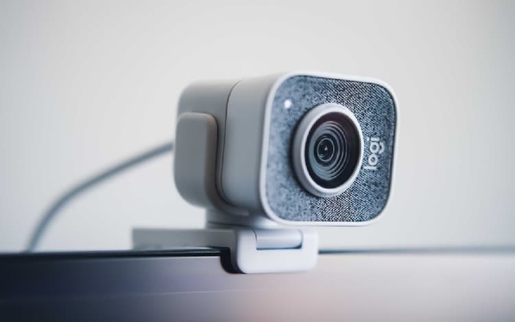 अपने स्मार्टफोन को बनाना चाहते है Webcam, तो अपनाए ये घरेलू तरीका!