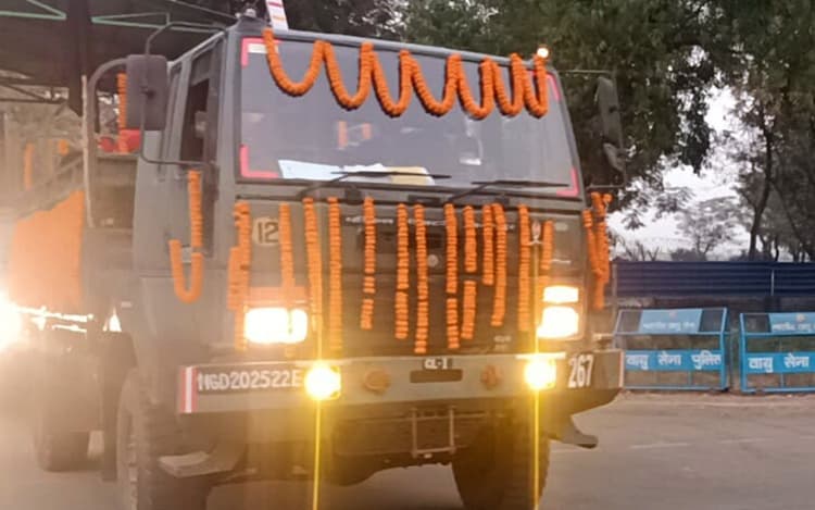 सिक्किम सड़क हादसे में शहीद सेना के जवान का पार्थिव देह पानागढ़ पहुंचा, BJP नेता ने दी श्रद्धांजलि