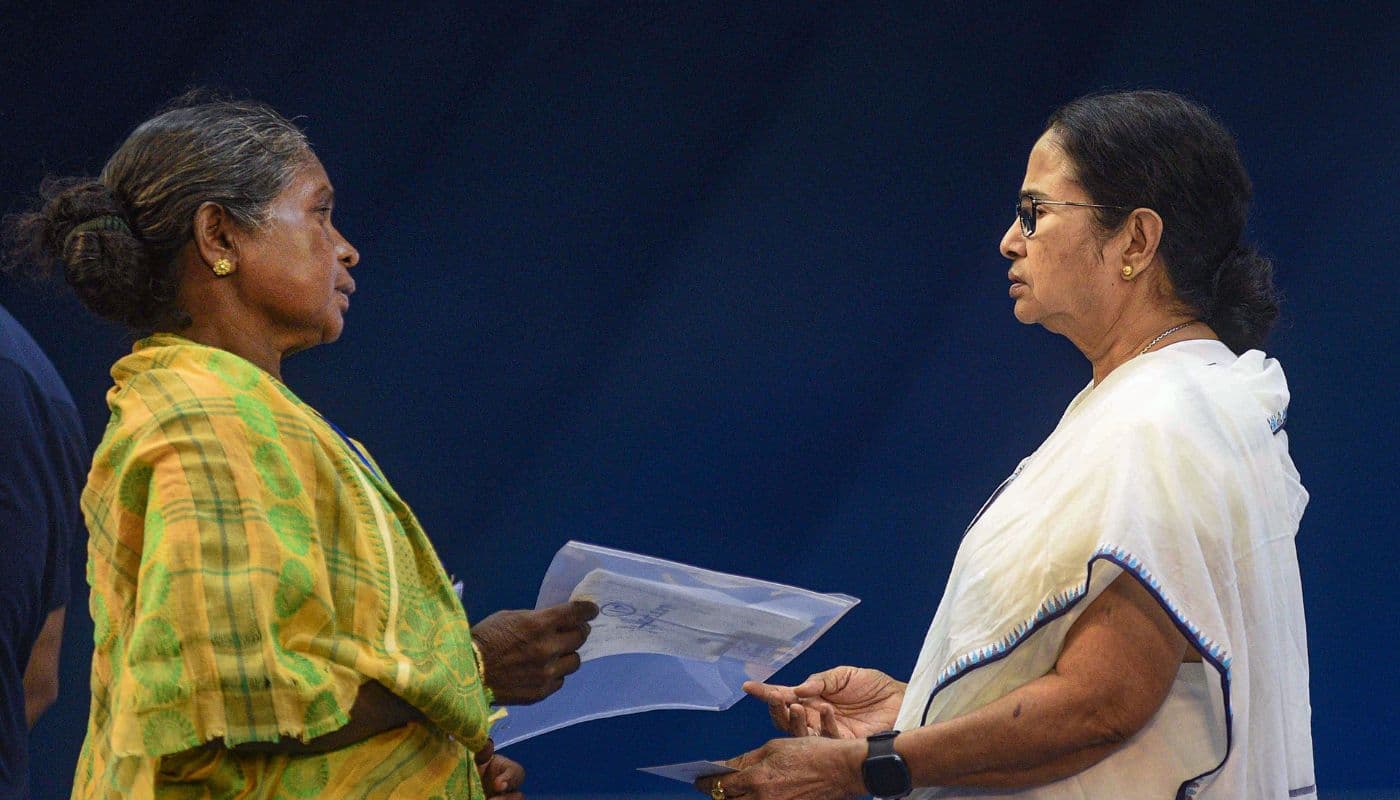 बालासोर रेल हादसे से ध्यान भटकाने के लिए बंगाल में हो रही सीबीआई की छापेमारी : ममता बनर्जी