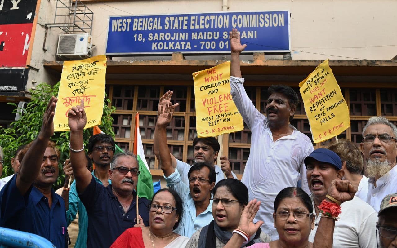 बंगाल पंचायत चुनाव : मुर्शिदाबाद में मिला बम से भरा बैग, नामांकन की होगी वीडियोग्राफी, 13 जून को सर्वदलीय बैठक बंगाल पंचायत चुनाव : मुर्शिदाबाद में मिला बम से भरा बैग, नामांकन की होगी वीडियोग्राफी, 13 जून को सर्वदलीय बैठक