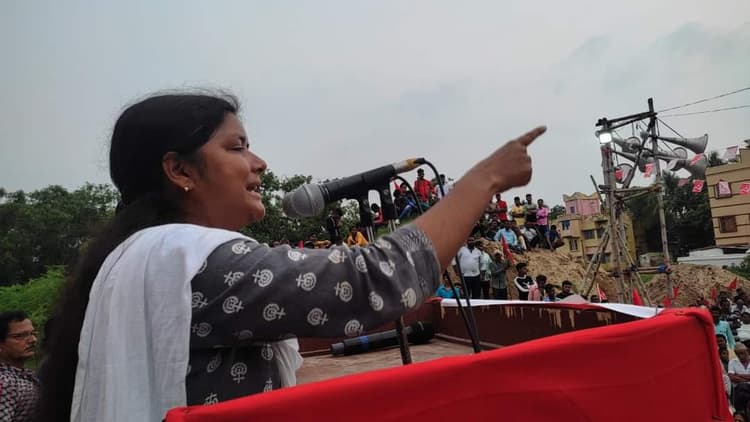 पंचायत चुनाव : कौन है मीनाक्षी मुखर्जी, जिसका भाषण सोशल मीडिया पर हो जाता है वायरल