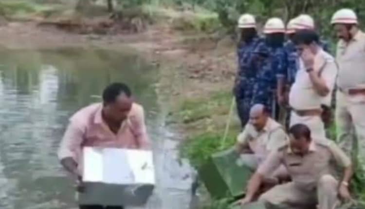 बंगाल पंचायत चुनाव : पुलिस ने तालाब से निकाली तीन मतपेटियां, भाजपा ने की फिर से वोटिंग की मांग