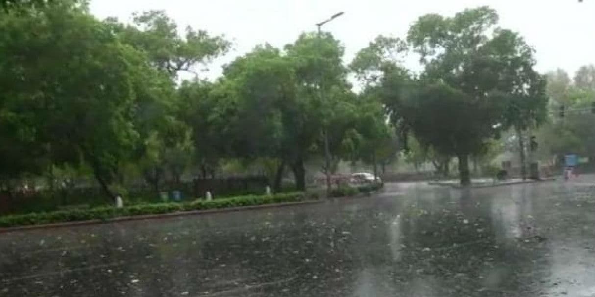 मौसम ने बदला मिजाज, आंधी-तूफान के साथ हुई तेज बारिश, ओलावृष्टि से 5 फीसदी फसल छतिग्रस्त