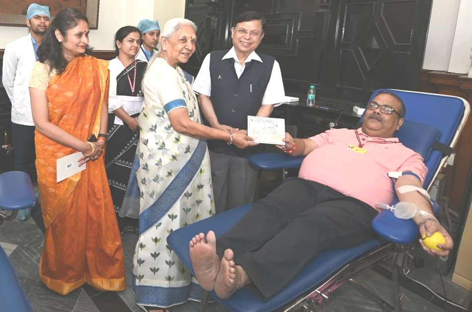 World Blood Donor Day: स्वैच्छिक प्लेटलेट एफेरेसिस रक्तदाता रजिस्ट्री का राज्यपाल ने किया विमोचन