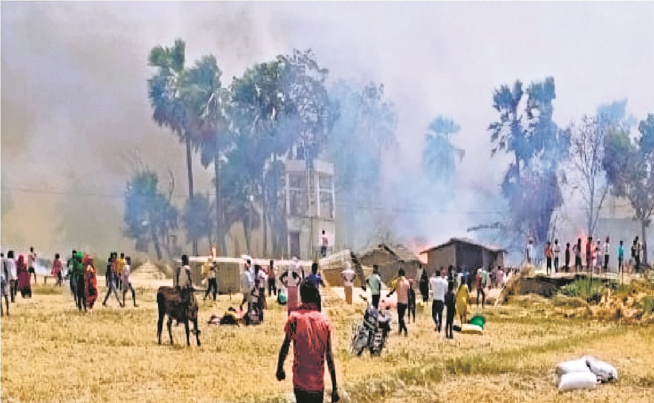 छपरा में भीषण आग, जले 100 से ज्यादा घर, 20 गैस सिलेंडर भी फटे, हुआ लाखों का नुकसान