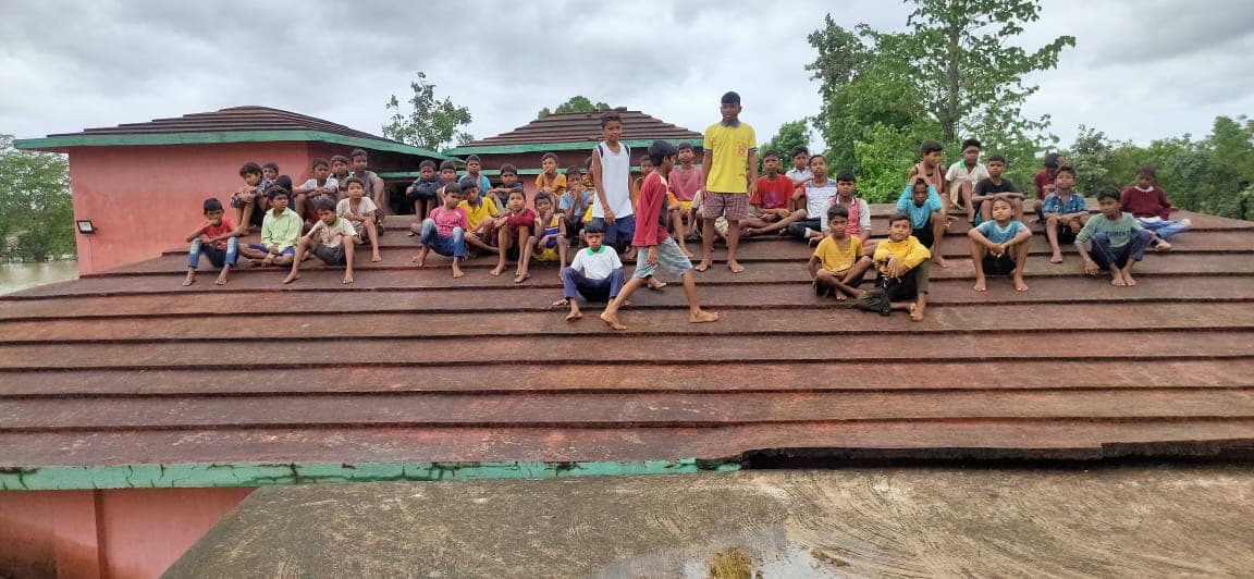 Yaas Cyclone Update In Jharkhand : चक्रवाती तूफान यास से सरायकेला में उफनी नदियां, जान-माल की सुरक्षा को लेकर एनडीआरएफ की टीम तैनात Yaas Cyclone Update In Jharkhand : चक्रवाती तूफान यास से सरायकेला में उफनी नदियां, जान-माल की सुरक्षा को लेकर एनडीआरएफ की टीम तैनात