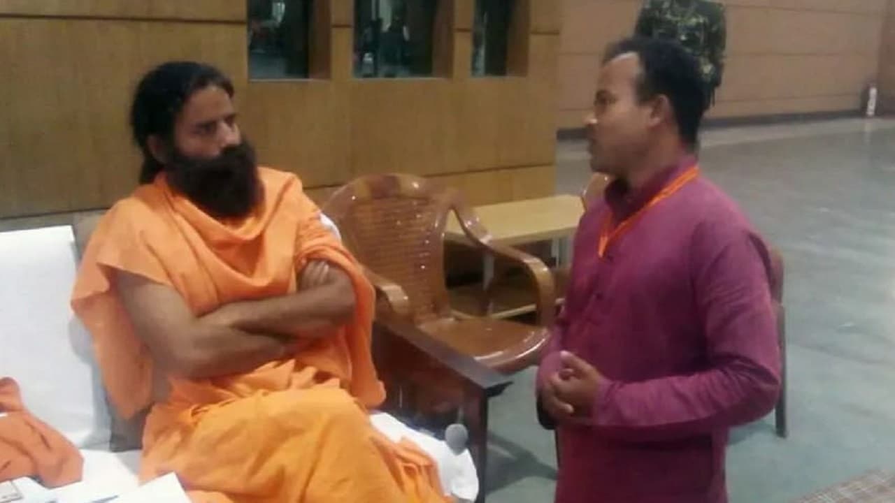 International Yoga Day: योग दिवस पर Baba Ramdev से प्रशिक्षित धीरज कुमार ने दिए स्वस्थ रहने के टिप्स International Yoga Day: योग दिवस पर Baba Ramdev से प्रशिक्षित धीरज कुमार ने दिए स्वस्थ रहने के टिप्स