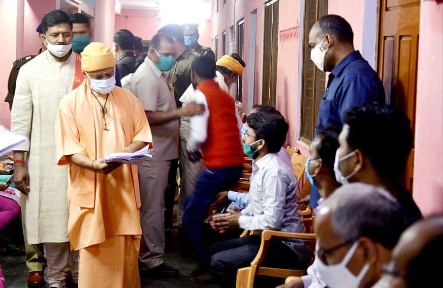 Yogi Adityanath सरकार का सख्त फैसला सड़क किनारे बनाये गये मंदिर-मस्जिद हटाये जायेंगे, इस तरह किया जायेगा स्थानांतरित