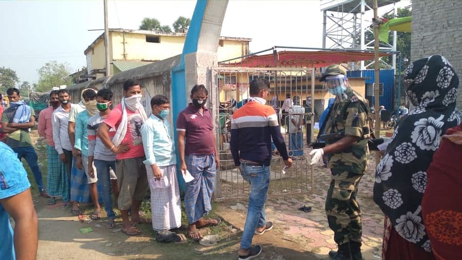 Bihar Assembly Election Phase 1 Voting : कोडरमा से सटे नवादा के रजौली विधानसभा क्षेत्र में हो रही वोटिंग, युवा वोटरों का दिख रहा उत्साह